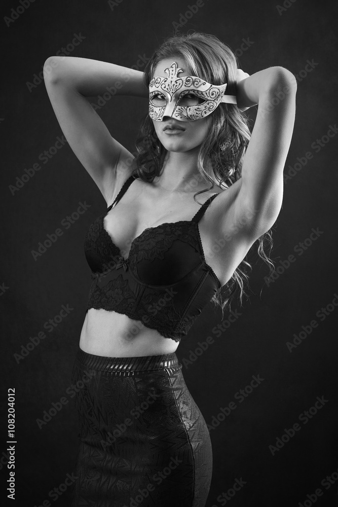 Obraz premium woman in masquerade mask