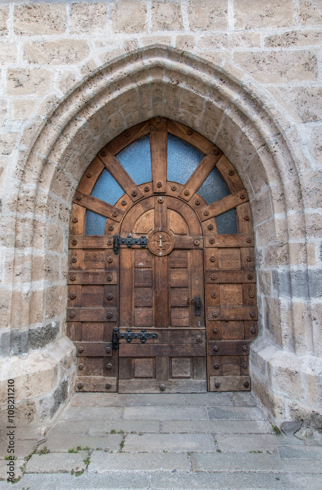 Holztor einer Kirche