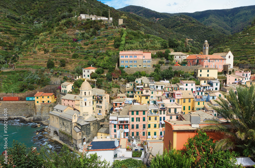 Panoramic view of italian village Vernazza, cinque Terre, Liguri