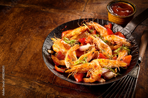 Spicy prawns with herbs, garlic and tomato