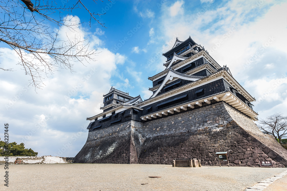 Kumamoto Castle is a hilltop Japanese castle Kumamoto Castle is a hilltop Japanese castle