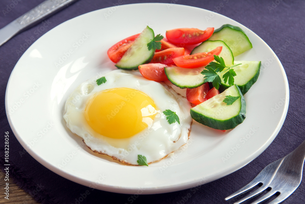 Fried egg with vegetable salad Fried egg with vegetable salad