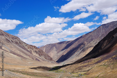Mountain landscape view, Ladakh, Jammu & Kashmir, India © tj_armer