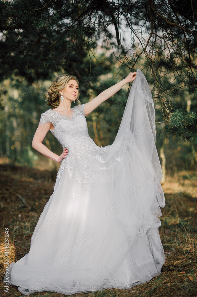 Beautiful bride woman portrait with bridal bouquet posing in her wedding day Beautiful bride woman portrait with bridal bouquet posing in her wedding day
