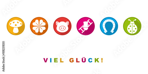 Viel-Glück-Karte mit sechs farbigen Glücksbringer Buttons: Fliegenpilz, Kleeblatt, Schwein, Schornsteinfeger, Hufeisen, Marienkäfer