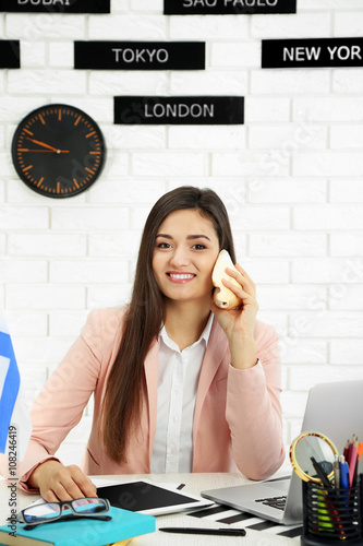 Young woman talking on the ...