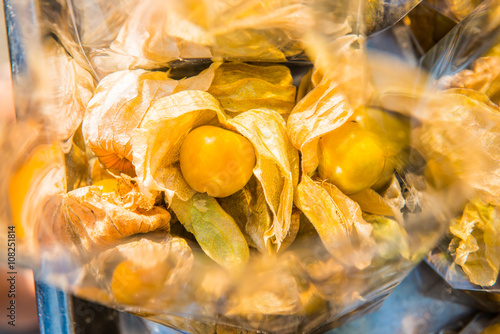 Fotografía Cap Gooseberry fruit in plastic bag