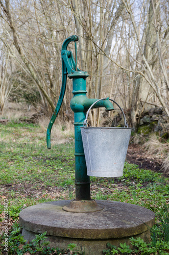 Hand water pump with a bucket