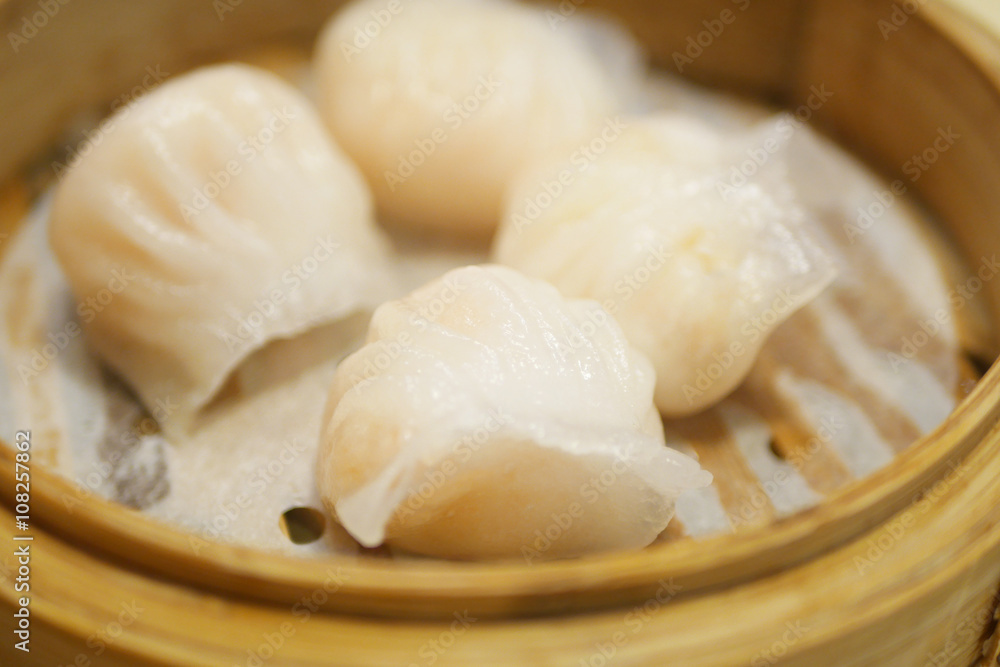 shrimp dumpling dimsum in bamboo container