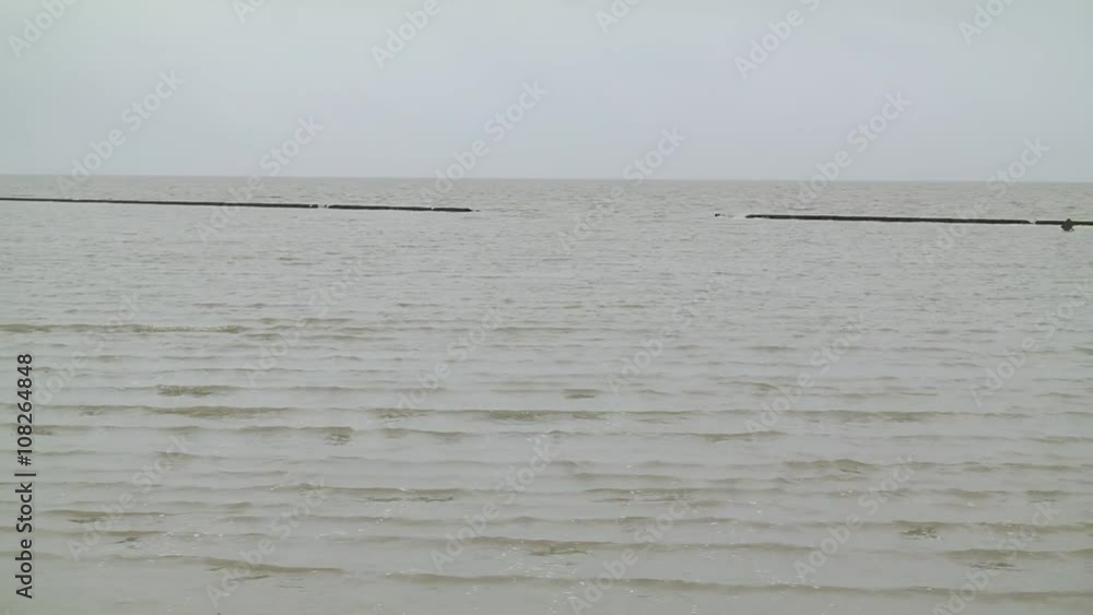 Gezeitenwechsel an der Nordee, das Wasser kommt Gezeitenwechsel an der Nordee, das Wasser kommt