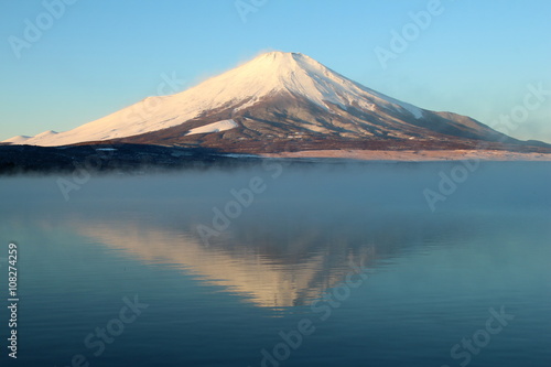 富士山と山中湖 © Tozawa