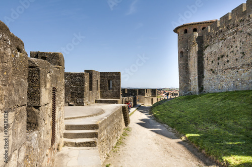Fototapeta Naklejka Na Ścianę i Meble -  Carcassonne - Wehrgang, äußere Festungsmauer