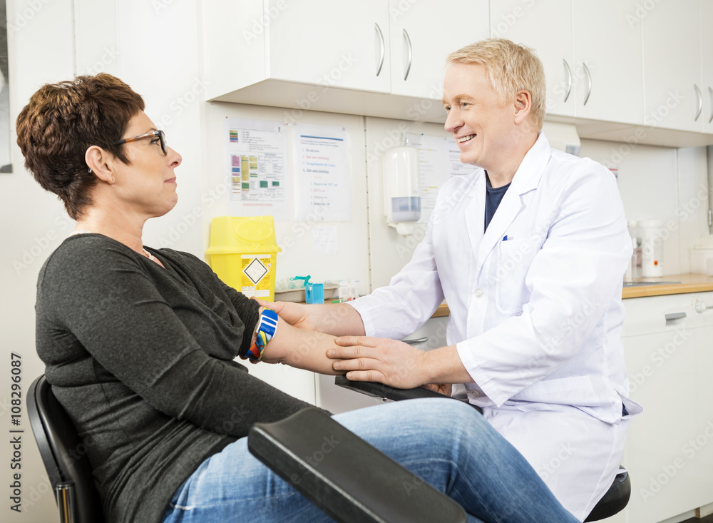 Obraz premium Doctor Adjusting Band Before Blood Test