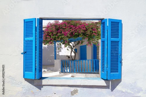 Fototapeta Tradycyjny grecki balkon na wyspie Milos, Grecja