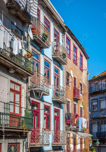 Façades colorées du Vieux Porto © jasckal