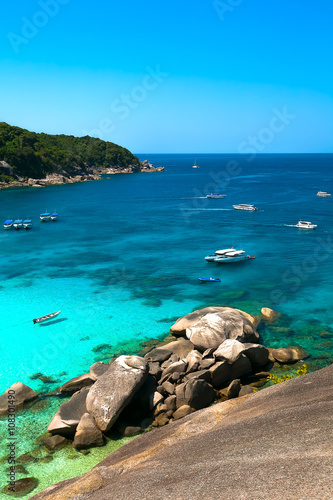 Obraz na płótnie Bay, beach, turquoise water, boat, w salonie