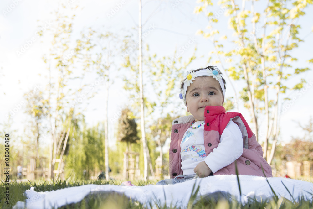 Naklejka premium baby on grass