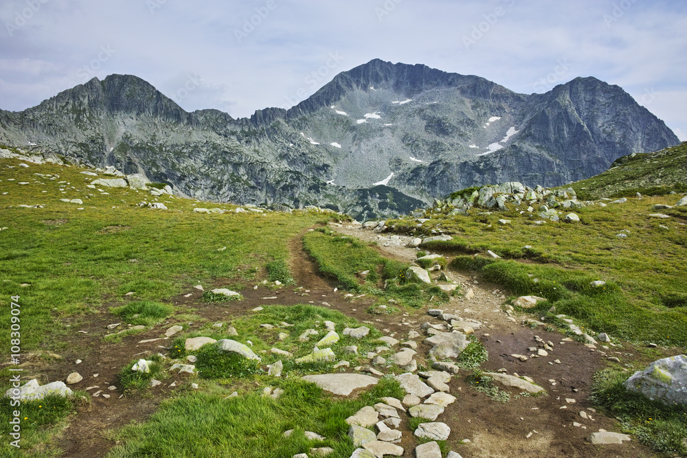 Naklejka premium Clouds over Kamenitsa Peak, Pirin Mountain, Bulgaria