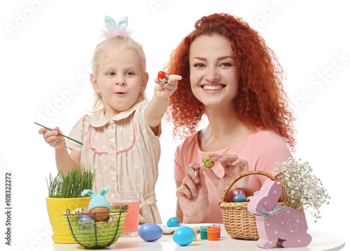 Mother and daughter decorat...