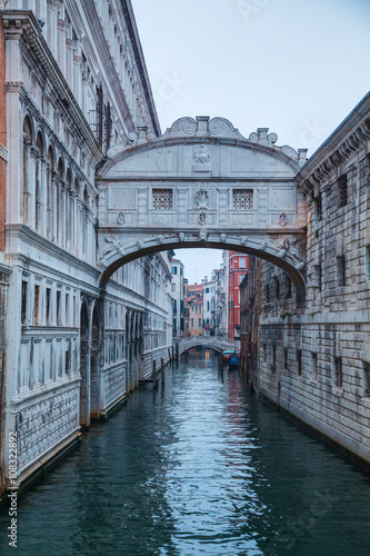 Obraz na płótnie Bridge of sighs in Venice, Italy w salonie