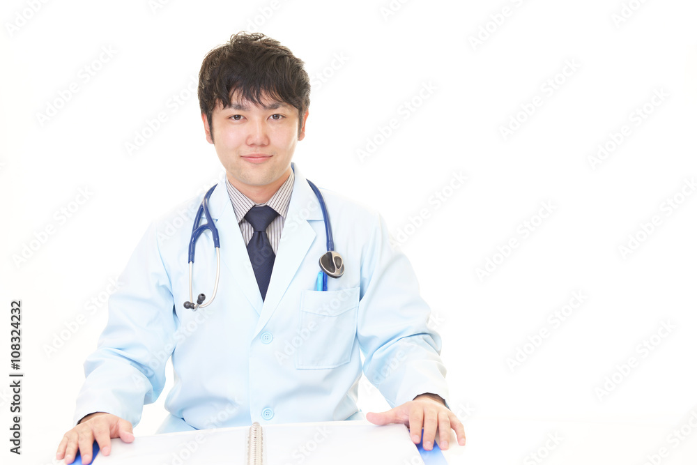 微笑む医師 微笑む医師