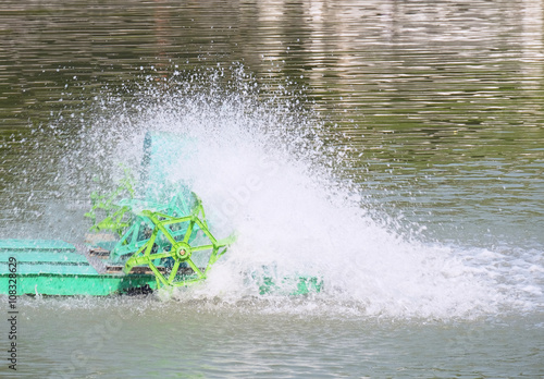 core of green PADDLE WHEEL AERATOR with water splash is working