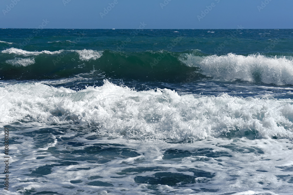 Fototapeta premium sea waves on the shore 6