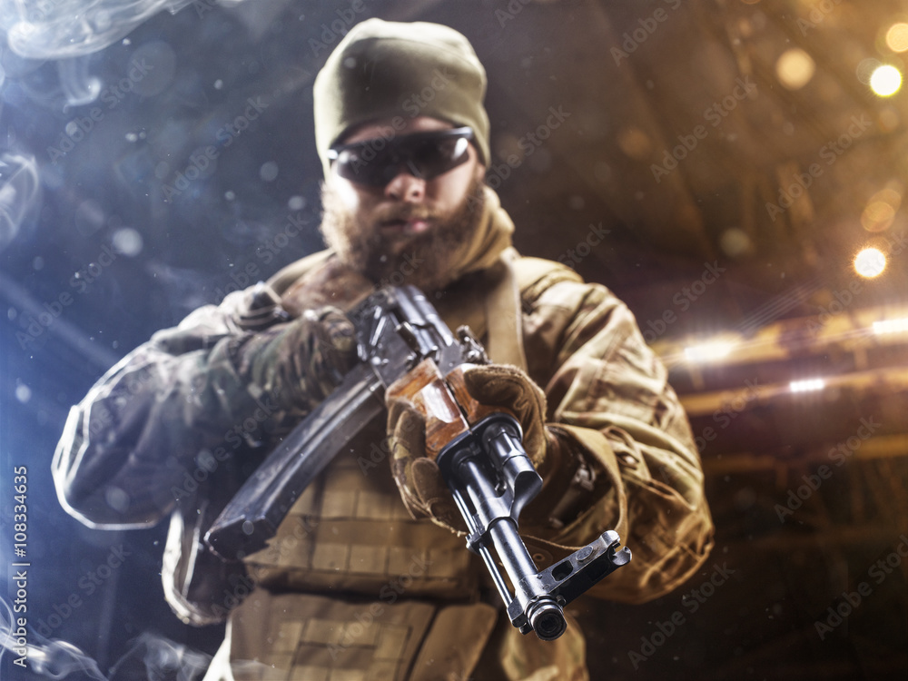 Naklejka premium Spesial forces soldier attack the enemy