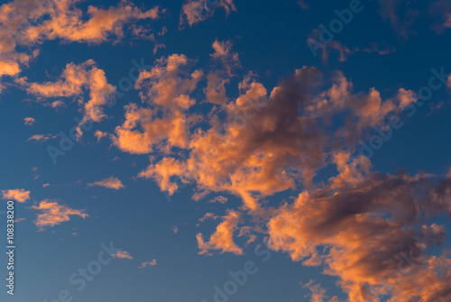 Rote Wolken - Abendsonne - Hintergrund