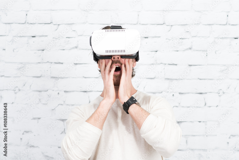 filme über eine vr brille ansehen StockFoto Adobe Stock