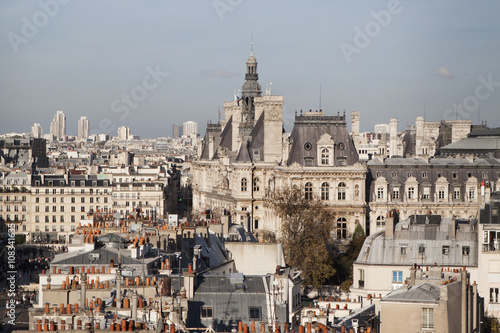 Panorama dei tetti e dei camini di Parigi.