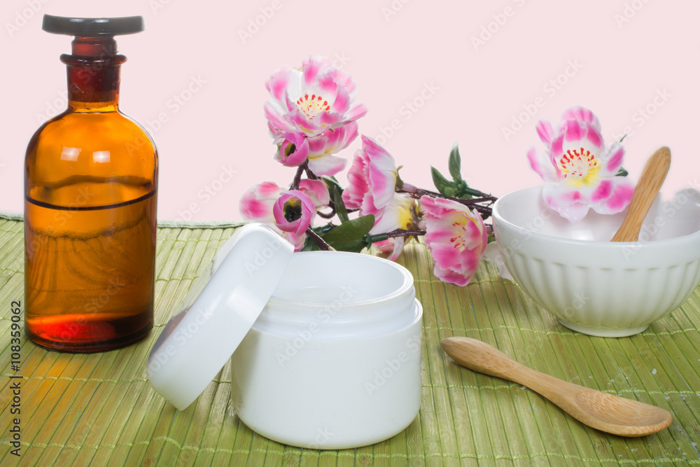 Natural facial skincare handmade with fresh natural ingredients, oil and beeswax. Natural facial skincare handmade with fresh natural ingredients, oil and beeswax.