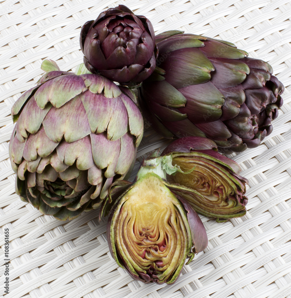 Obraz premium Perfect Raw Artichokes