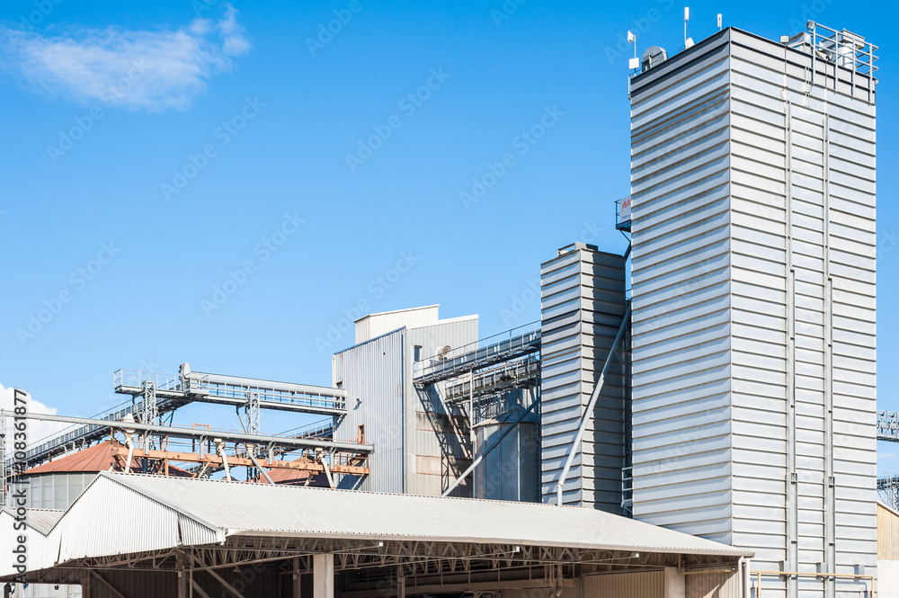 Storage facility cereals, and bio gas production Storage facility cereals, and bio gas production