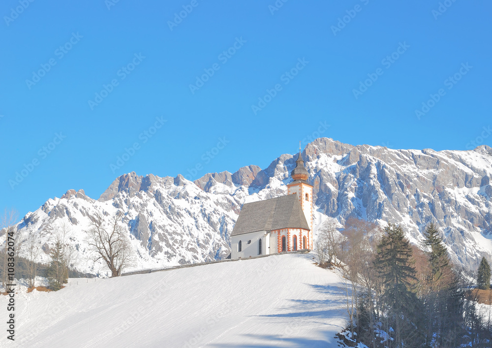 die Pfarrkirche von Dienten am Hochkönig im Salzburger Land,Alpen,Österreich
