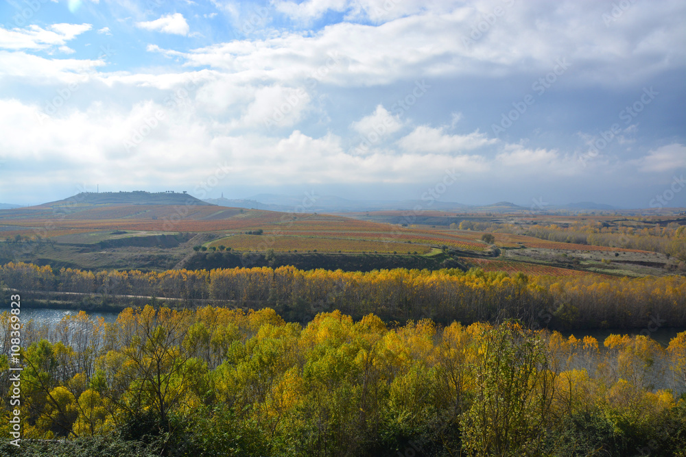 colores de otoño en el rio Ebro