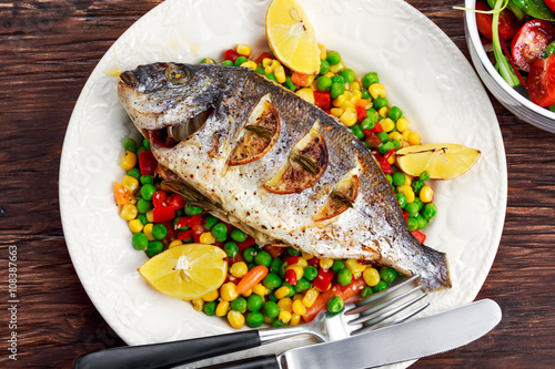 Sea bream baked with herbs and lemon, vegetable mix. 
