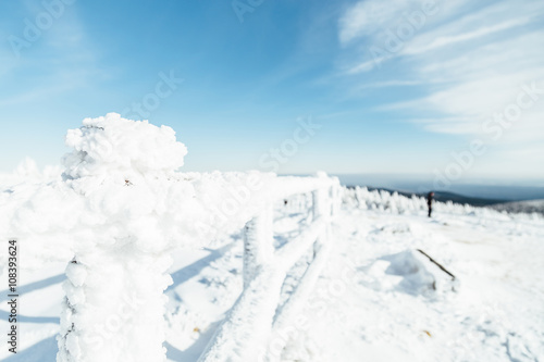 Schnee und Eis am Geländer auf dem Brocken