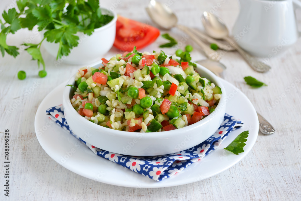 Salad with vegetables, green beans and bulgur Salad with vegetables, green beans and bulgur