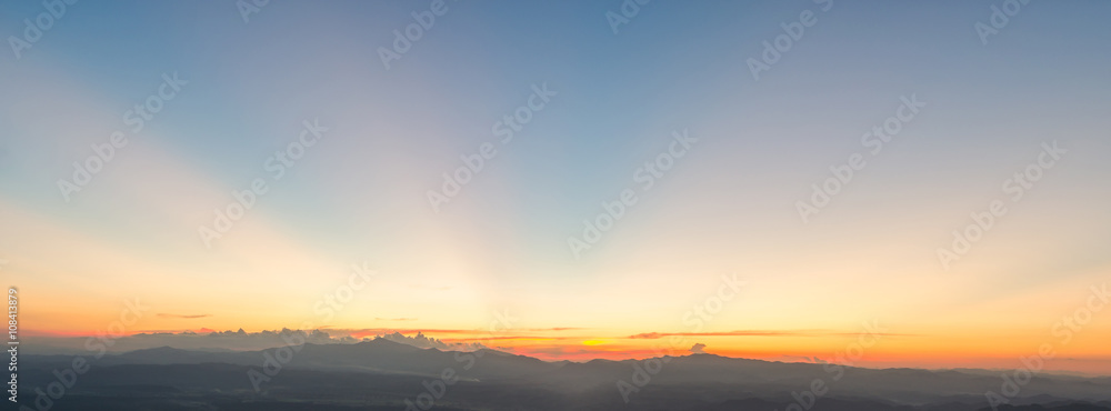 Fototapeta premium Beautiful sunset and beam on blue sky