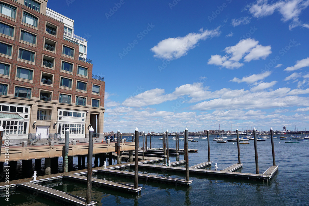 Naklejka premium apartment building near sea harbor in Boston