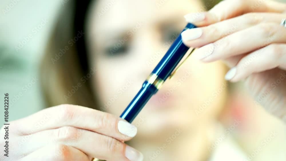 Woman holding pen and sitting in the office, steadycam shot
Woman holding pen and sitting in the office, steadycam shot