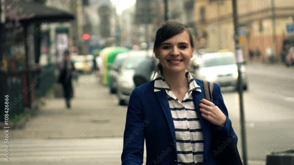 Portrait of happy, young woman walking in city, super slow motion 240fps
Portrait of happy, young woman walking in city, super slow motion 240fps