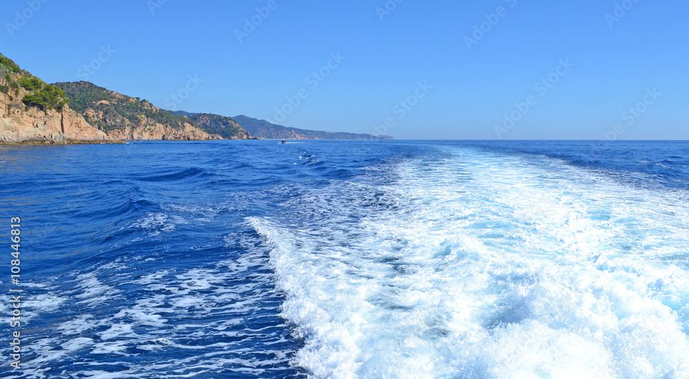 Fototapeta premium footprint on the the sea from a passing ship