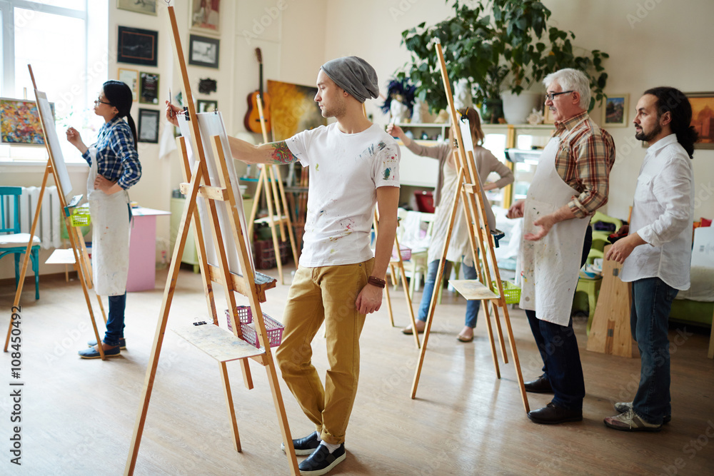 Naklejka premium Students in workshop