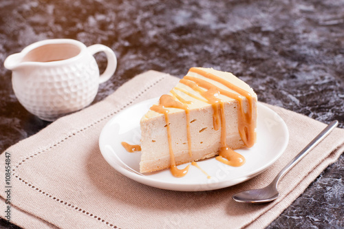 Cheesecake with caramel sauce.