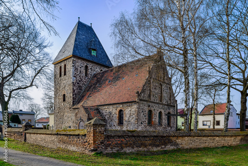 Dorfkirche Seefeld mit einer Giebelwand aus dem 15. Jahrhundert