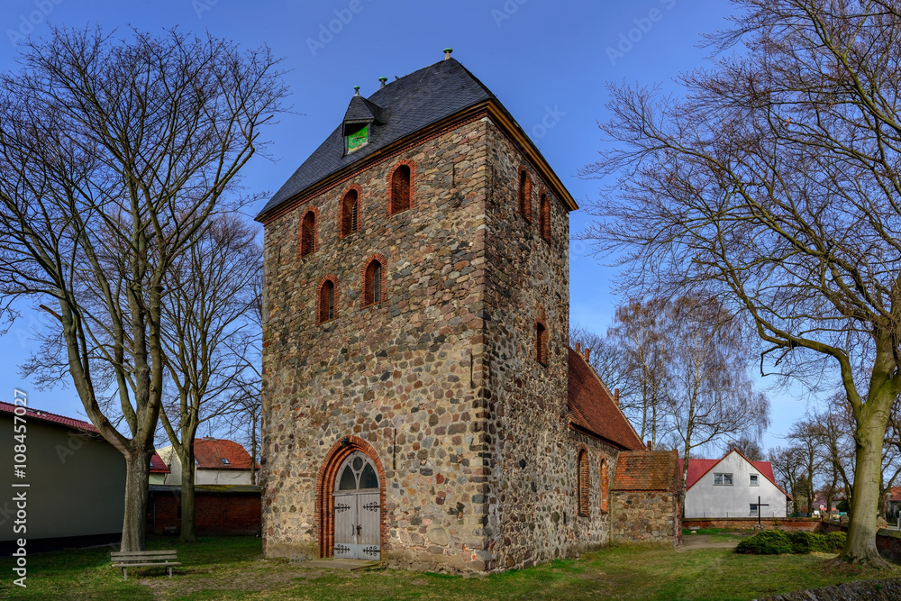Historische Dorfkirche Seefeld: Ansicht von Westen