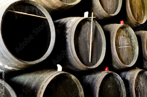 Fotografiet Old barrels for Whisky or wine