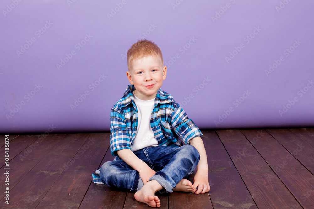 Fototapeta premium boy posing in the Studio